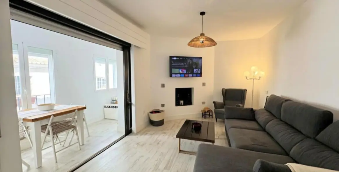 Venta de apartamento en planta media en Puerto Banús 3