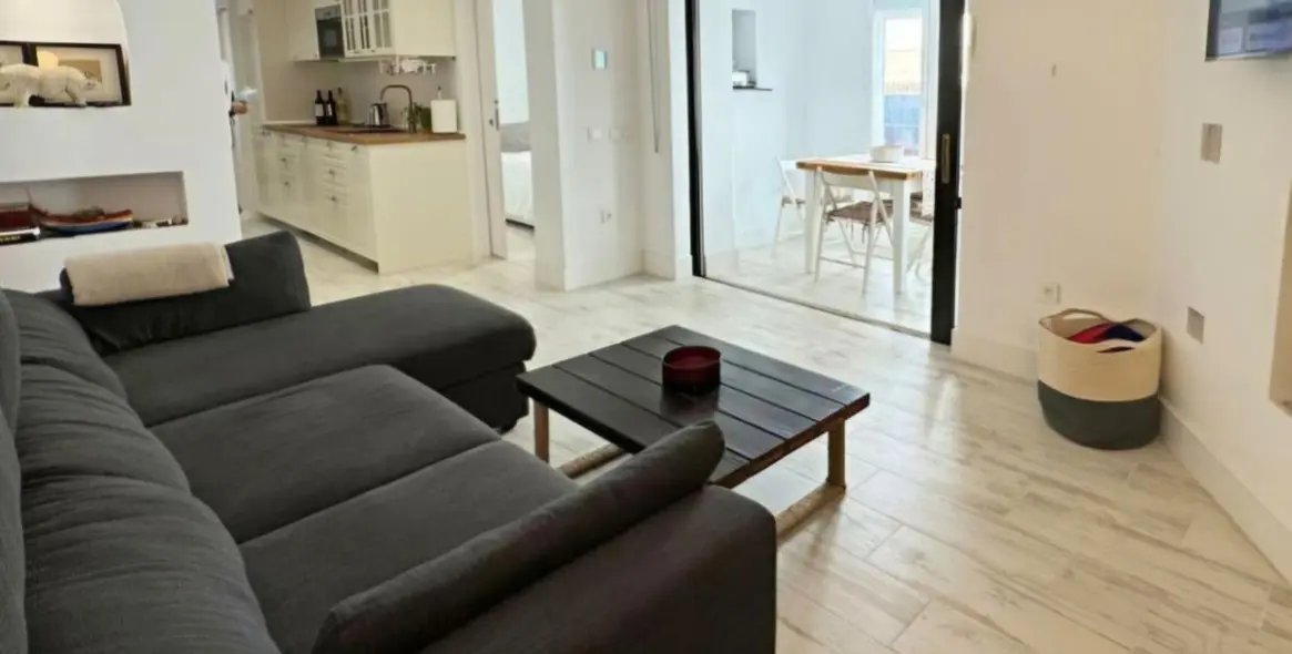 Venta de apartamento en planta media en Puerto Banús 4