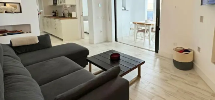 Venta de apartamento en planta media en Puerto Banús 3