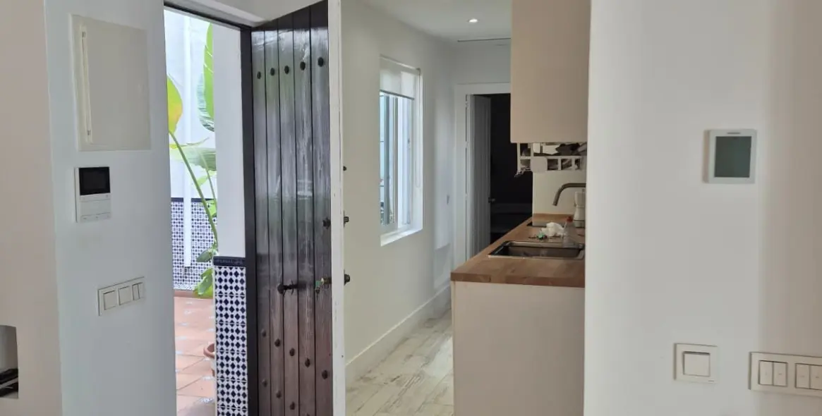 Venta de apartamento en planta media en Puerto Banús 6