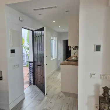 Venta de apartamento en planta media en Puerto Banús