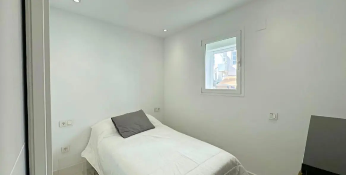 Venta de apartamento en planta media en Puerto Banús 9