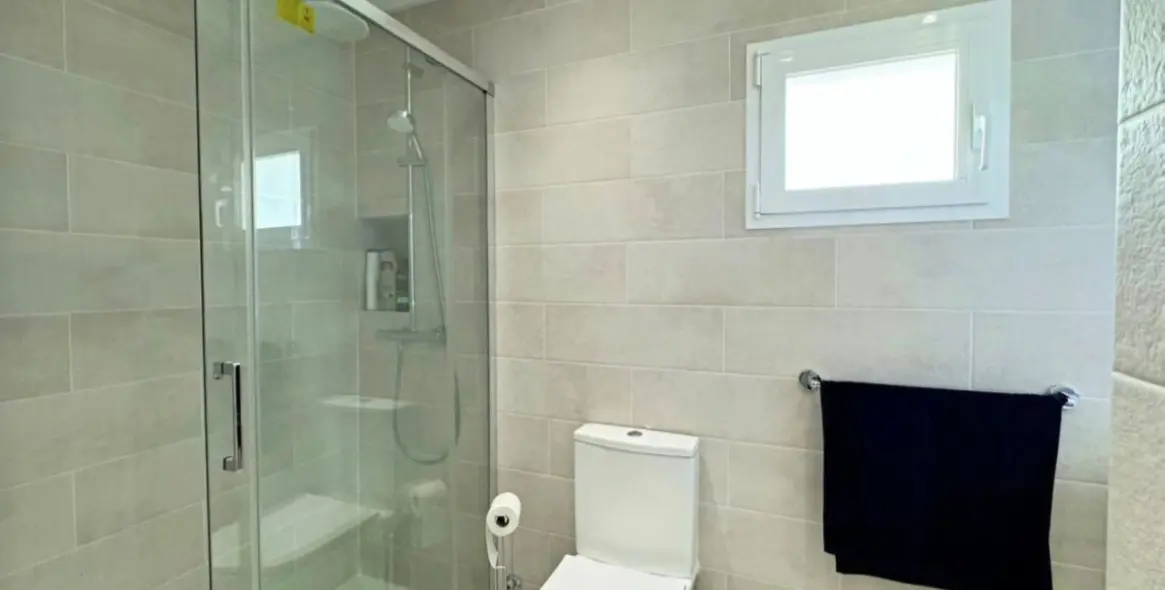 Venta de apartamento en planta media en Puerto Banús 10