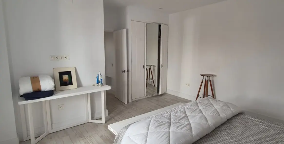 Venta de apartamento en planta media en Puerto Banús 14