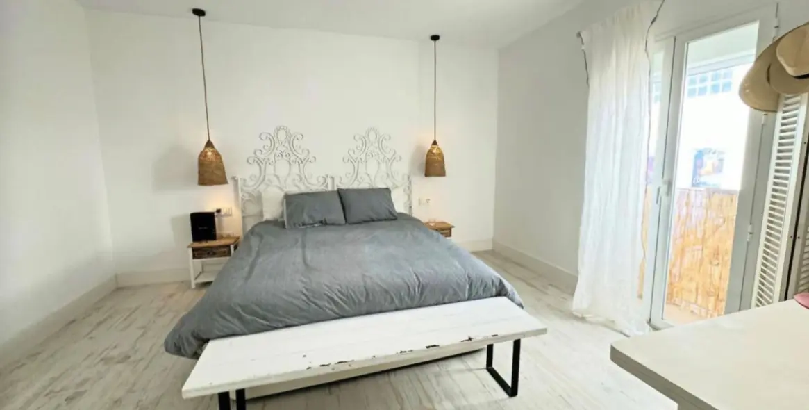 Venta de apartamento en planta media en Puerto Banús 15