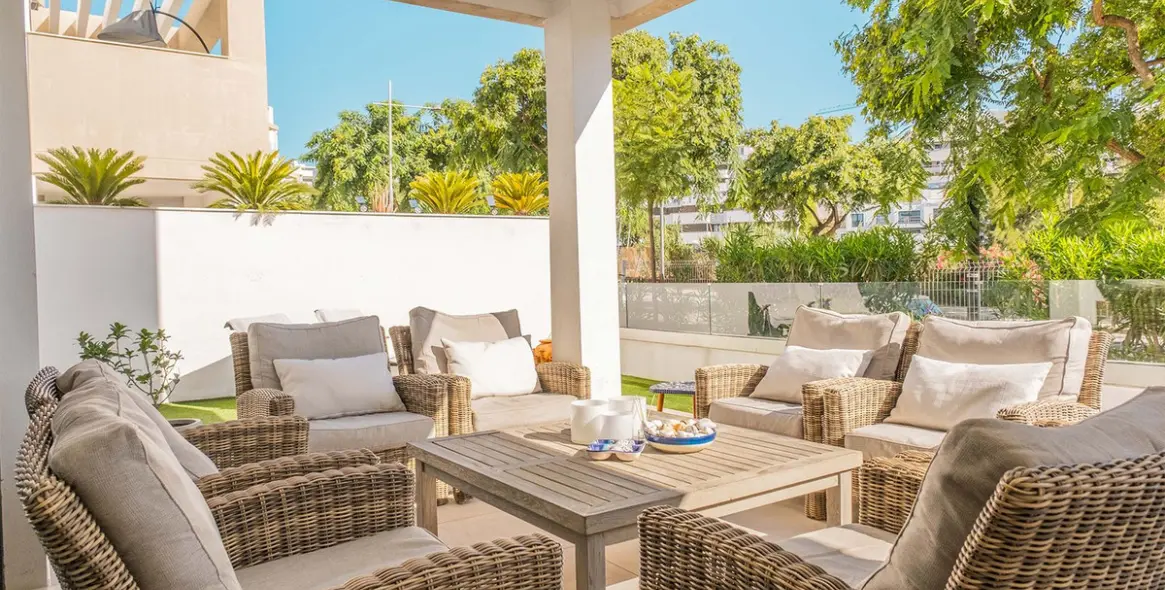 Venta de apartamento en planta baja en Estepona 1