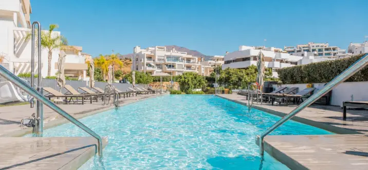 Venta de apartamento en planta baja en Estepona 2
