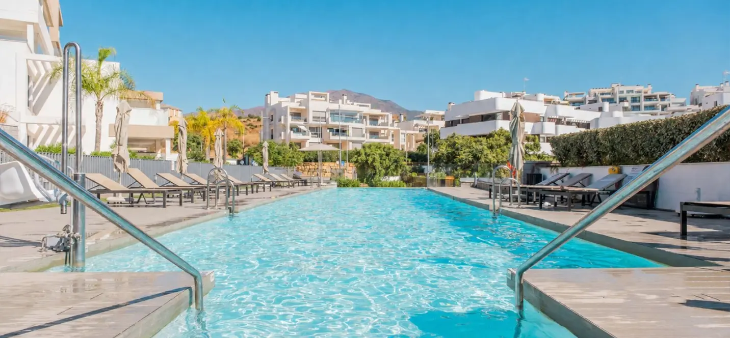 Venta de apartamento en planta baja en Estepona 2