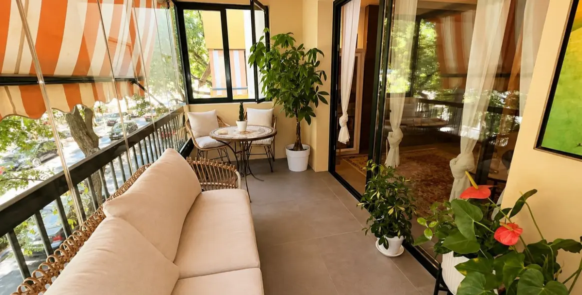 Venta de apartamento en planta media en Estepona 1