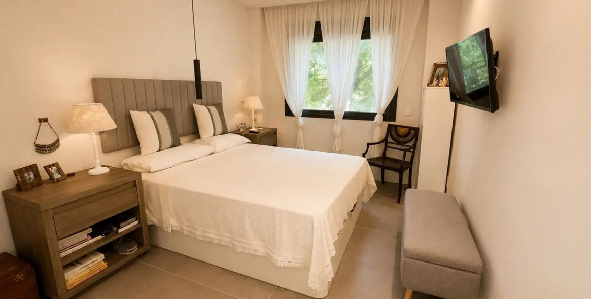Venta de apartamento en planta media en Estepona 2
