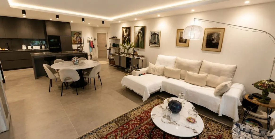 Venta de apartamento en planta media en Estepona 4