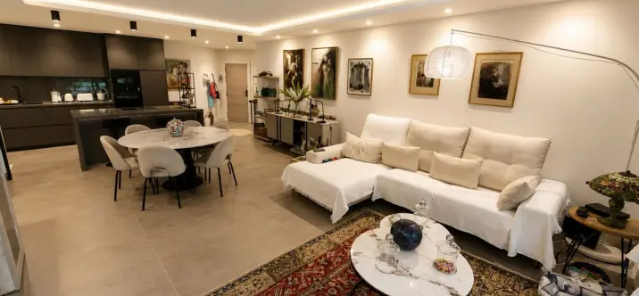 Venta de apartamento en planta media en Estepona 3