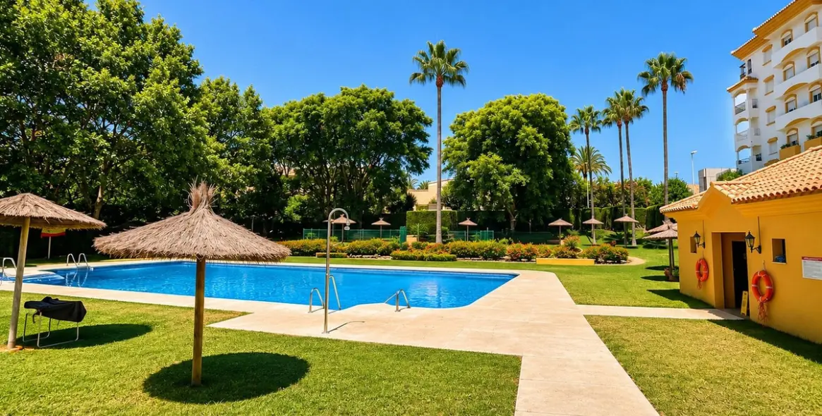 Venta de apartamento en planta media en Estepona 5