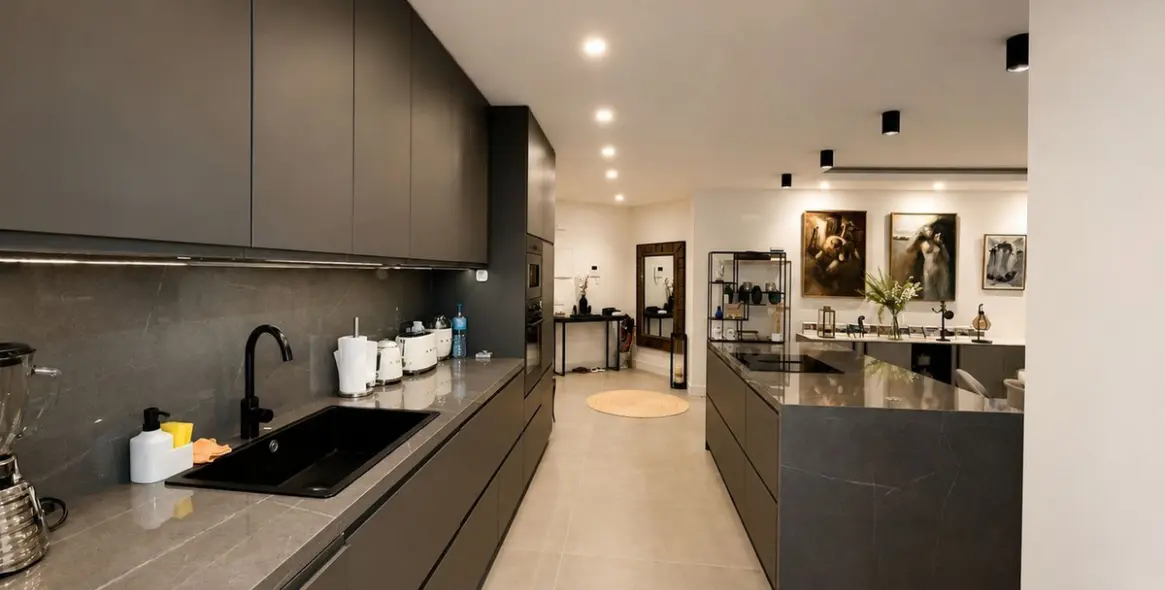 Venta de apartamento en planta media en Estepona 6