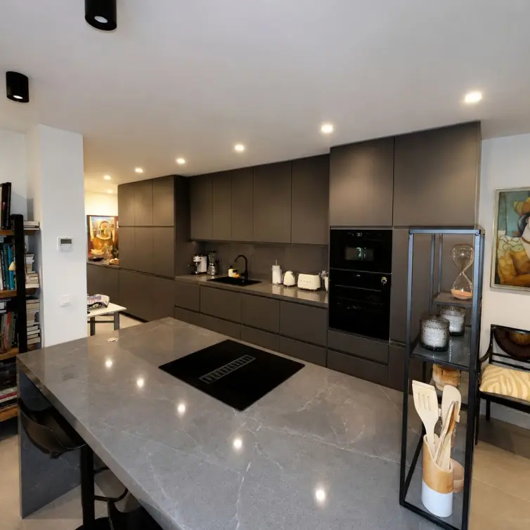 Sale of middle floor apartment in Estepona