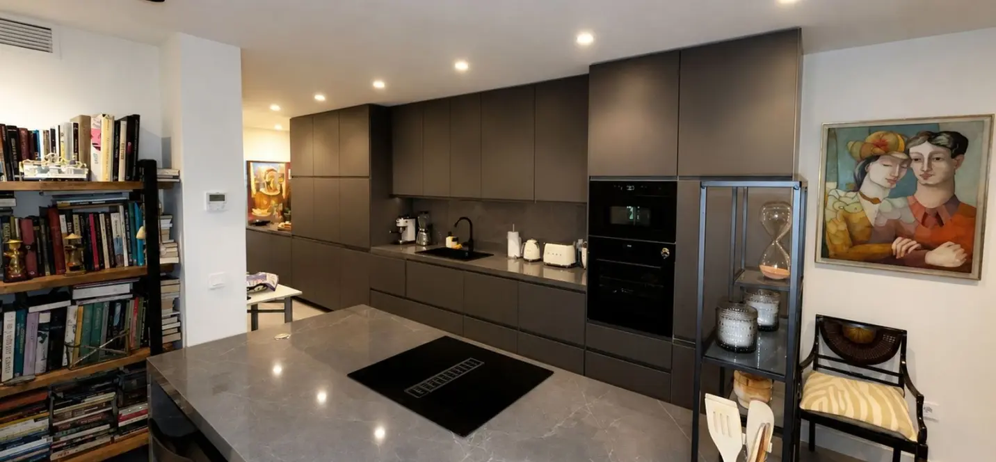 Sale of middle floor apartment in Estepona 2
