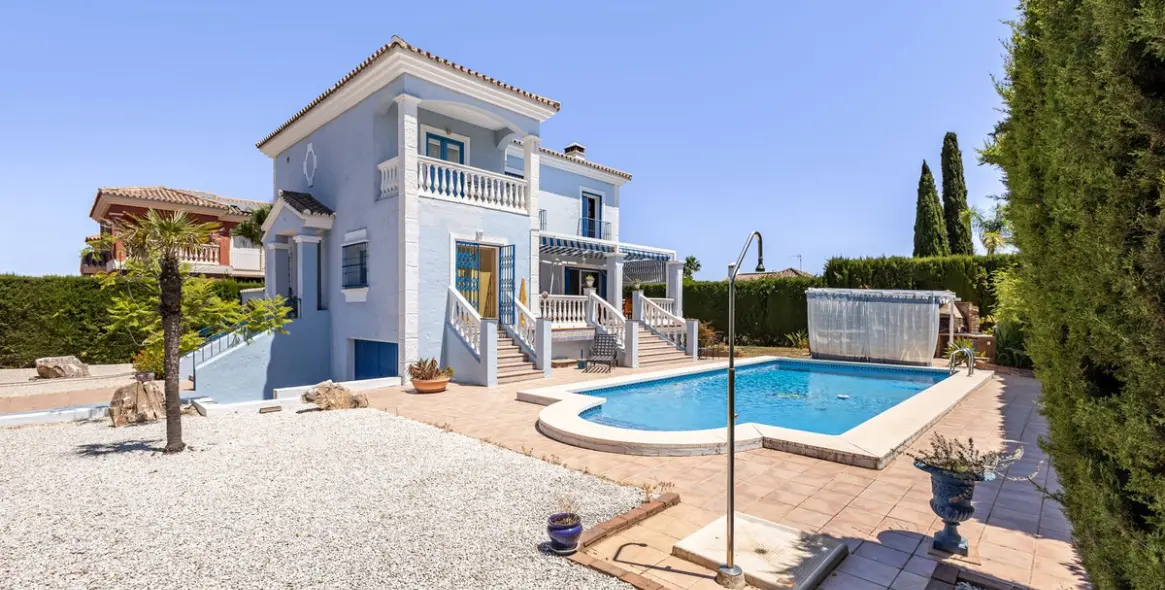 Venta de villa independiente en Coín 1