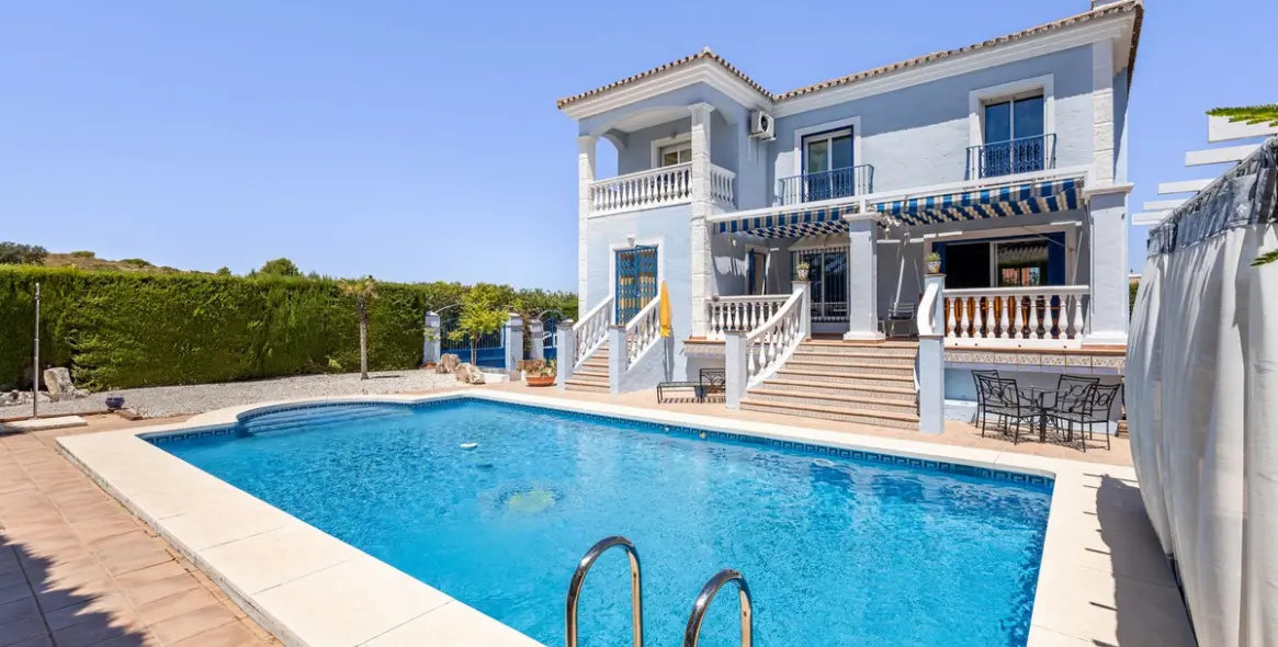 Venta de villa independiente en Coín 3