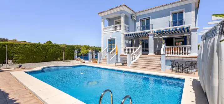 Venta de villa independiente en Coín 2