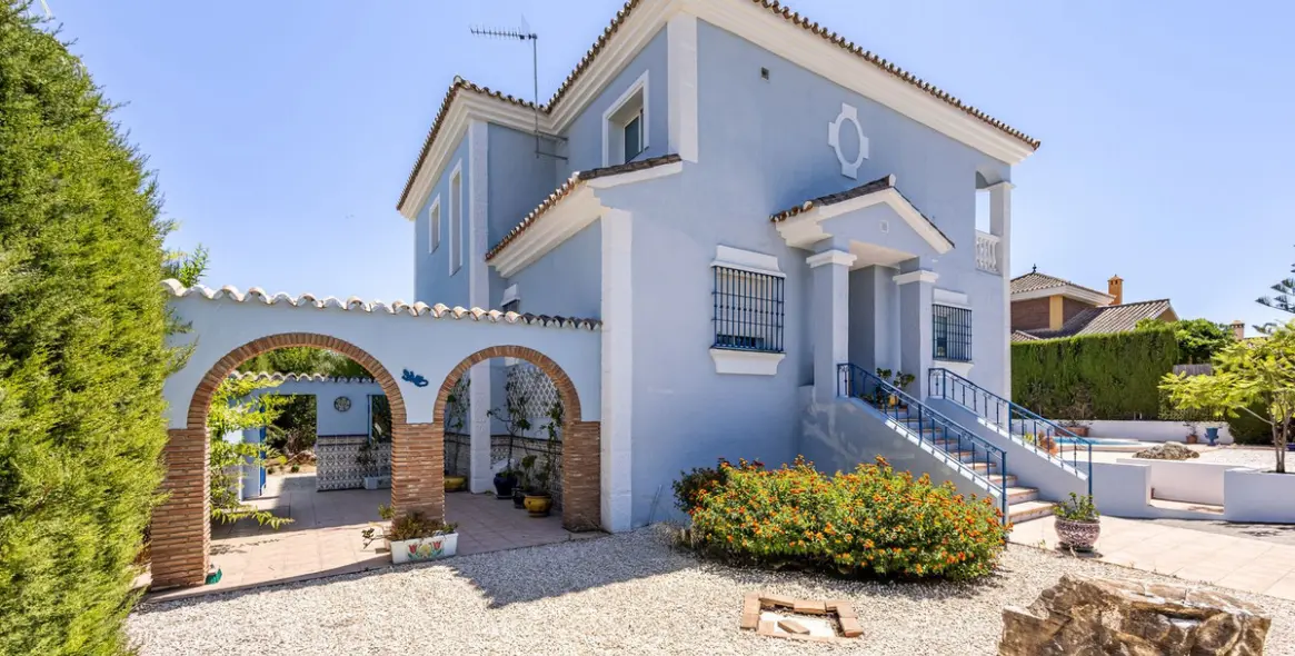 Venta de villa independiente en Coín 4