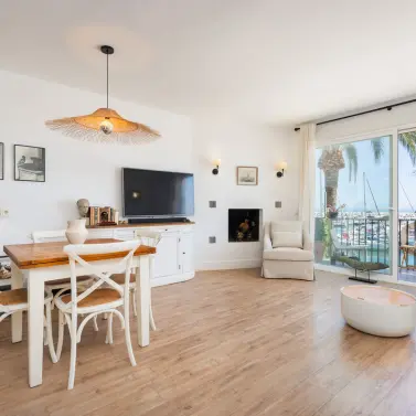 Venta de apartamento en planta media en Puerto Banús