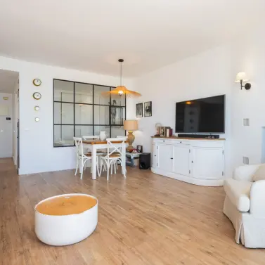 Venta de apartamento en planta media en Puerto Banús