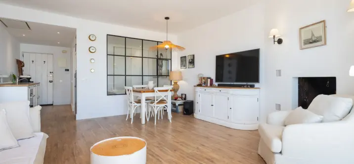 Venta de apartamento en planta media en Puerto Banús 1