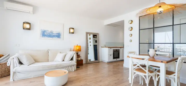 Venta de apartamento en planta media en Puerto Banús 2