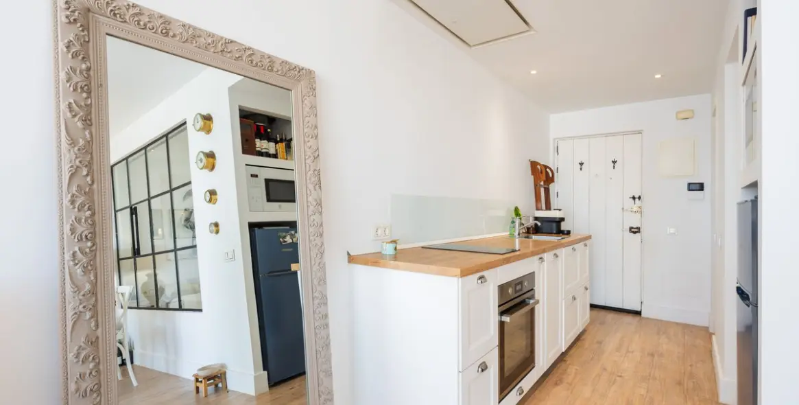 Venta de apartamento en planta media en Puerto Banús 4