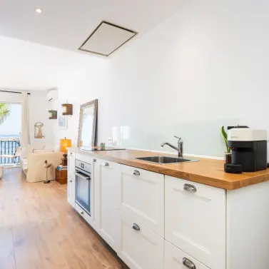 Venta de apartamento en planta media en Puerto Banús