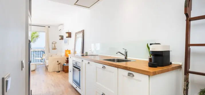 Venta de apartamento en planta media en Puerto Banús 4