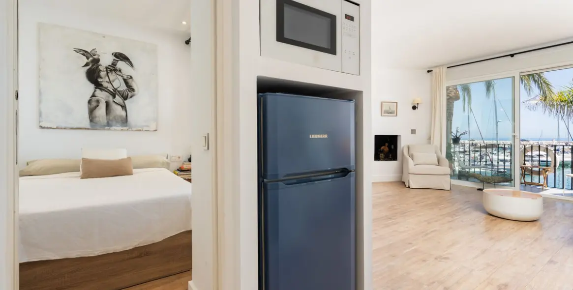 Venta de apartamento en planta media en Puerto Banús 6