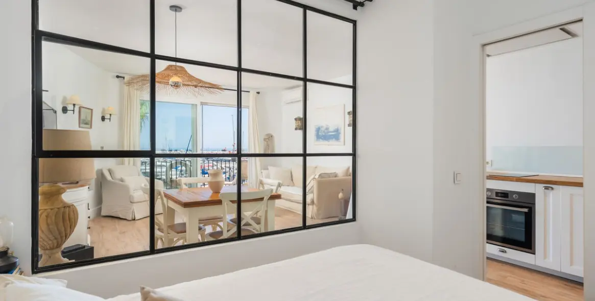 Venta de apartamento en planta media en Puerto Banús 8