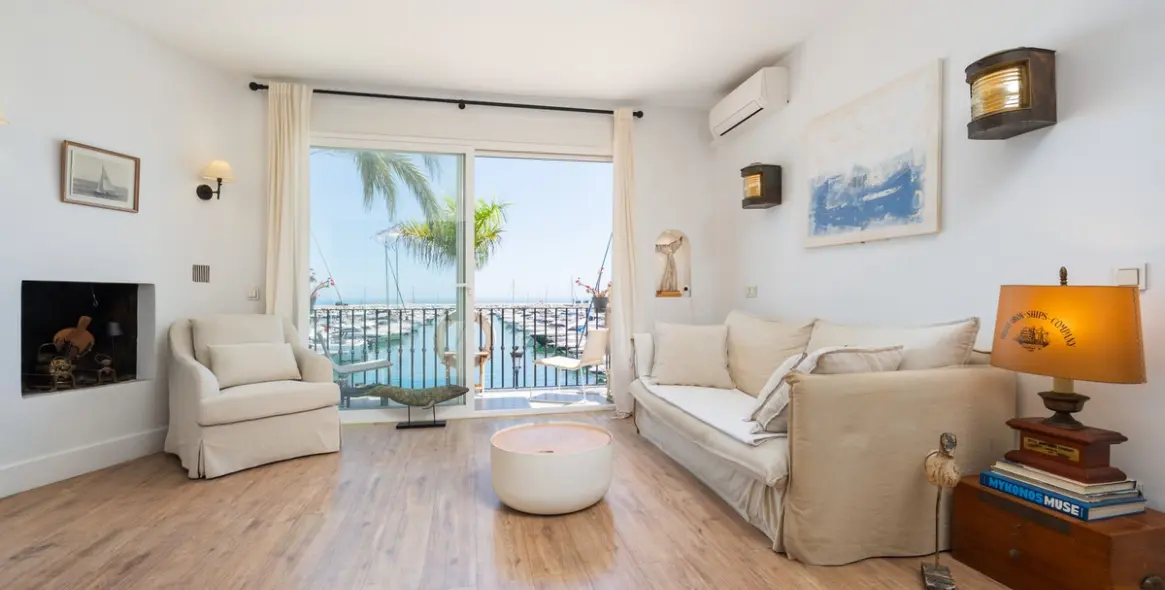Venta de apartamento en planta media en Puerto Banús 10