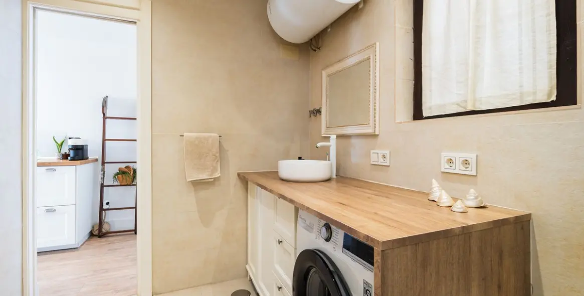 Venta de apartamento en planta media en Puerto Banús 12