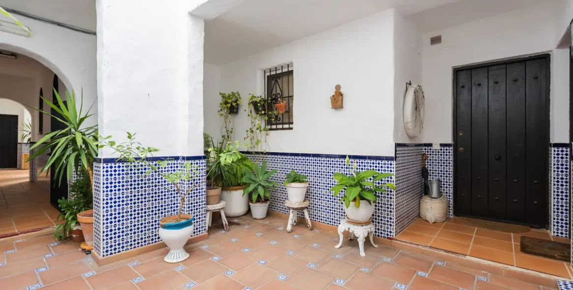 Venta de apartamento en planta media en Puerto Banús 13