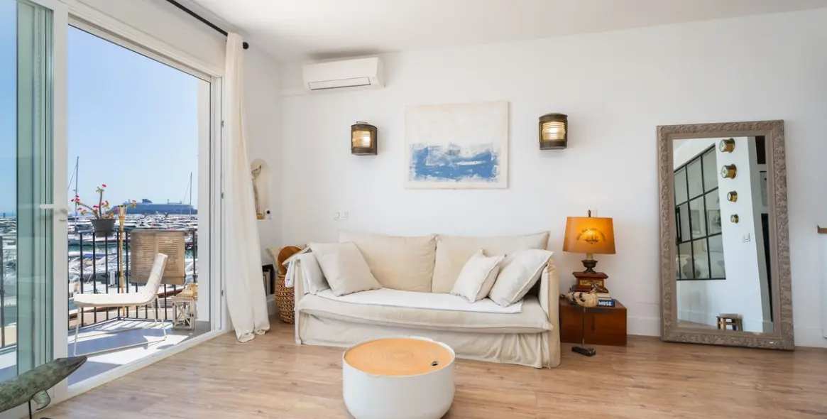Venta de apartamento en planta media en Puerto Banús 14
