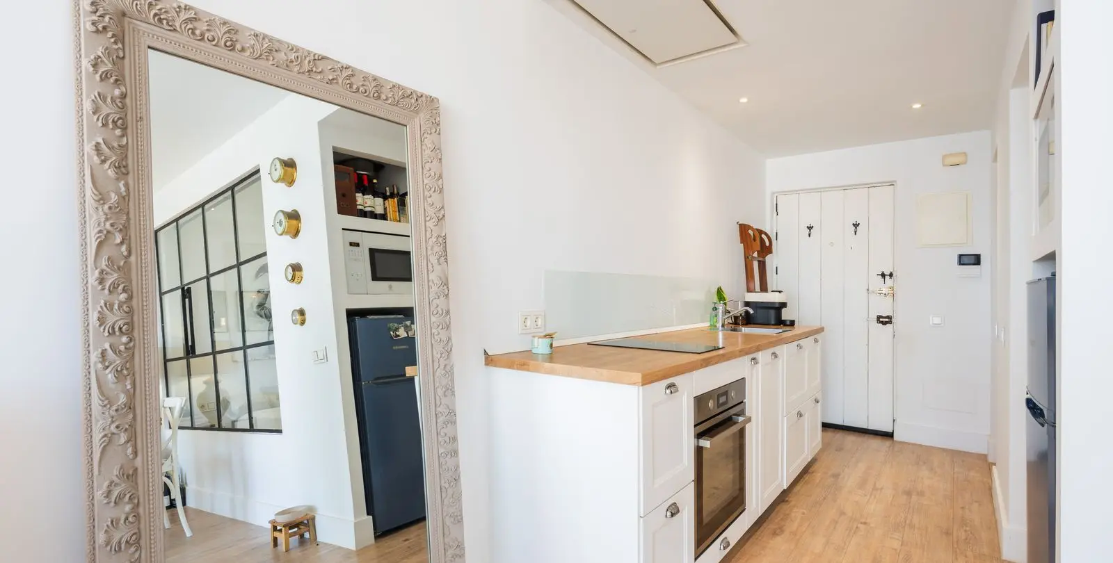 Venta de apartamento en planta media en Puerto Banús 4