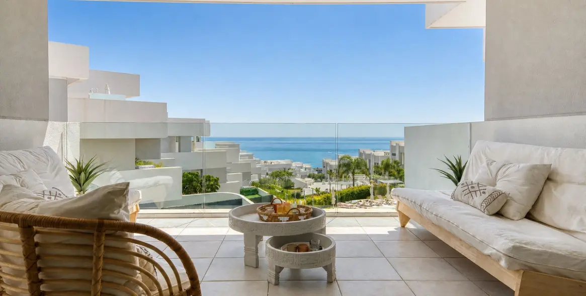 Venta de apartamento en planta media en La Duquesa 1