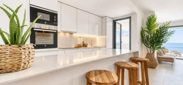 Venta de apartamento en planta media en La Duquesa 1