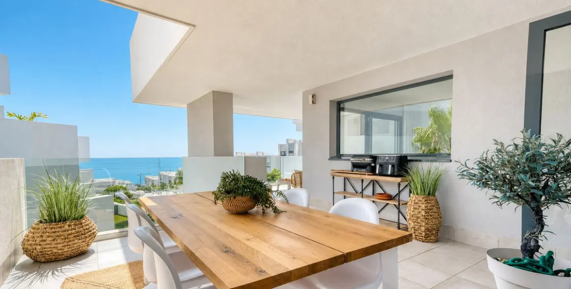 Venta de apartamento en planta media en La Duquesa 3