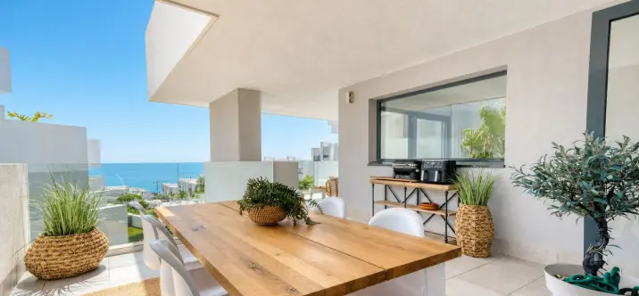 Venta de apartamento en planta media en La Duquesa 2