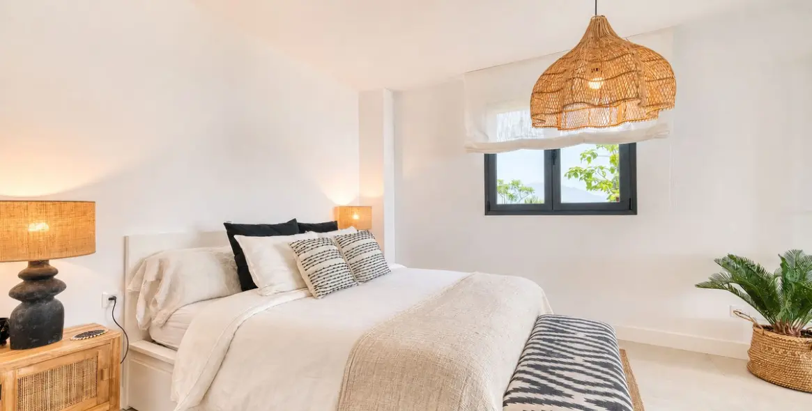 Venta de apartamento en planta media en La Duquesa 4
