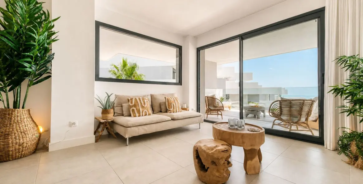 Venta de apartamento en planta media en La Duquesa 7