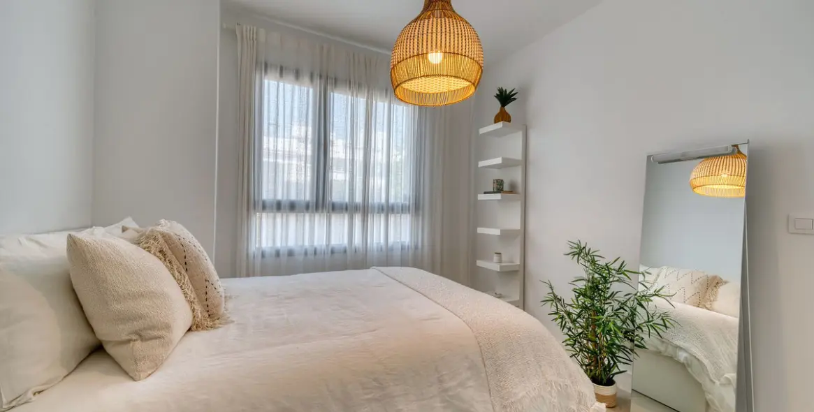 Venta de apartamento en planta media en La Duquesa 9