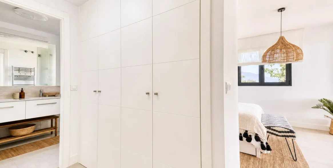 Venta de apartamento en planta media en La Duquesa 10