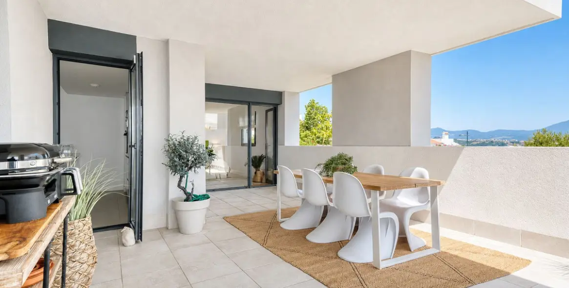 Venta de apartamento en planta media en La Duquesa 14