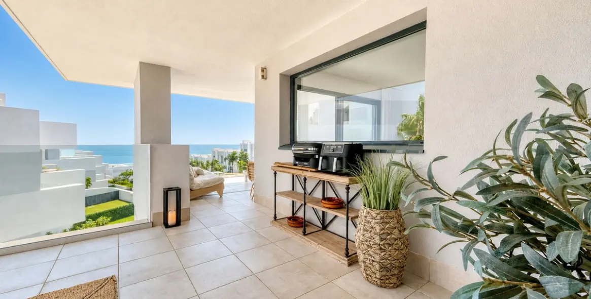 Venta de apartamento en planta media en La Duquesa 15