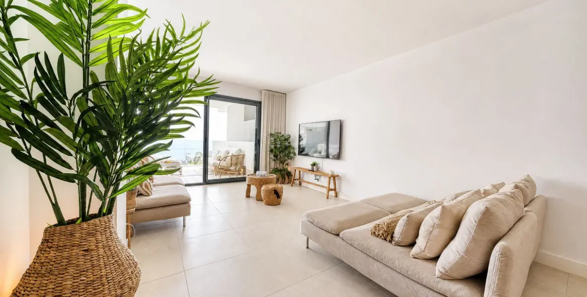Venta de apartamento en planta media en La Duquesa 19