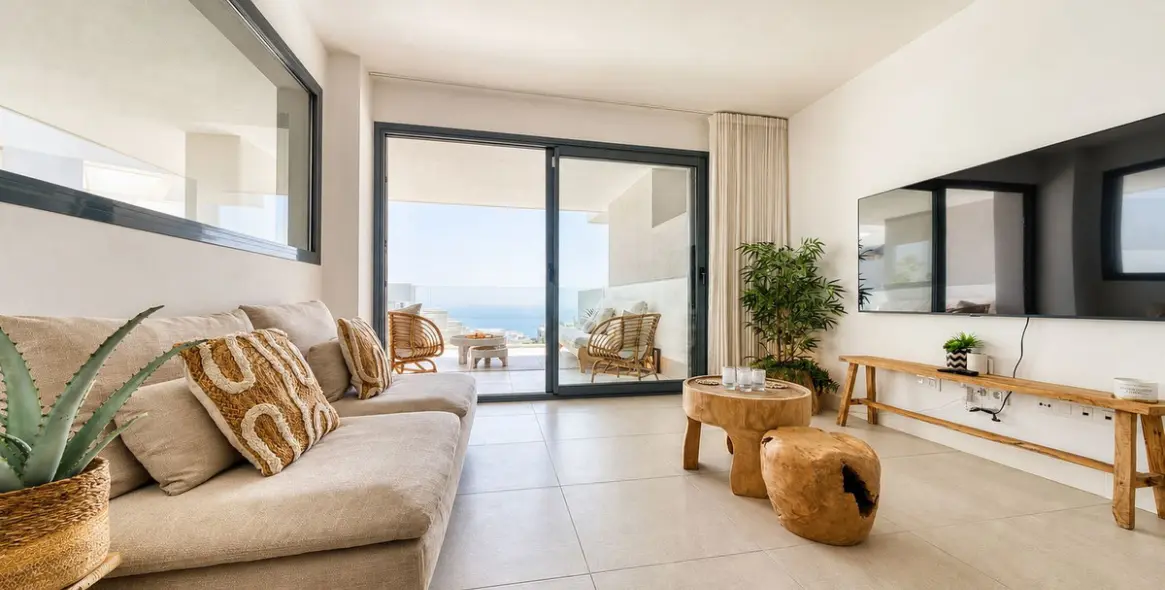 Venta de apartamento en planta media en La Duquesa 20
